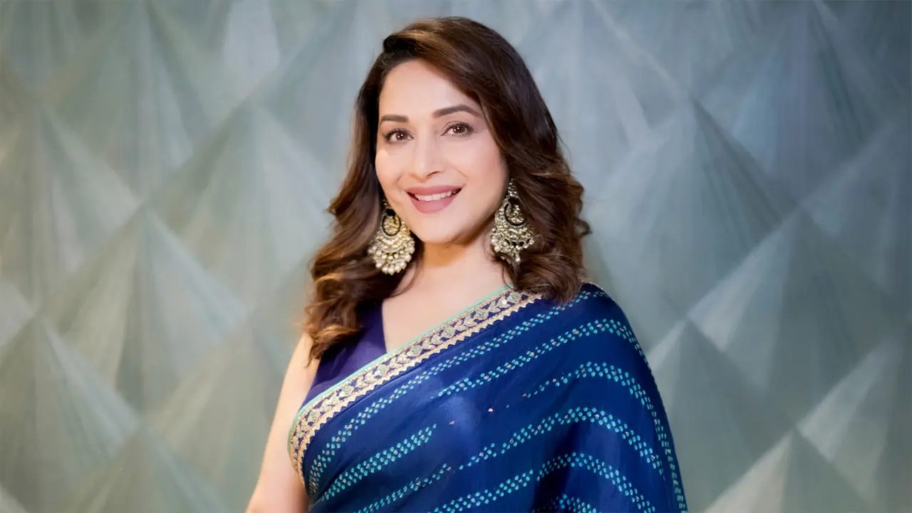 মাধুরী দীক্ষিতের কানাডা ট্যুর নিয়ে বিতর্ক