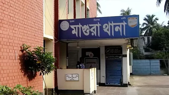 নিয়ন্ত্রণ হারিয়ে গাছের সঙ্গে মোটরসাইকেলের ধাক্কা, প্রাণ গেল দুই বন্ধুর