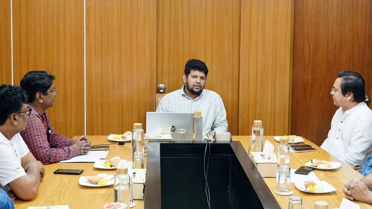 তথ্য উপদেষ্টার সঙ্গে বিএসআরএফ কার্যনির্বাহী কমিটির সদস্যদের সাক্ষাৎ