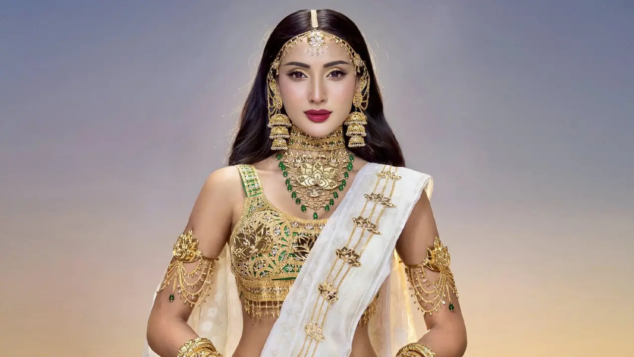 মিস ইউনিভার্সে জামদানিতে মিথিলা