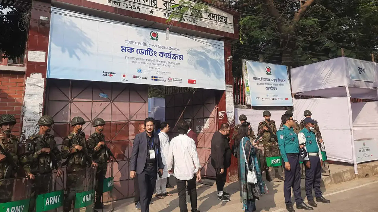 সংসদ ও গণভোটকে সামনে রেখে ‘মক ভোটিং’ চলছে ঢাকায়