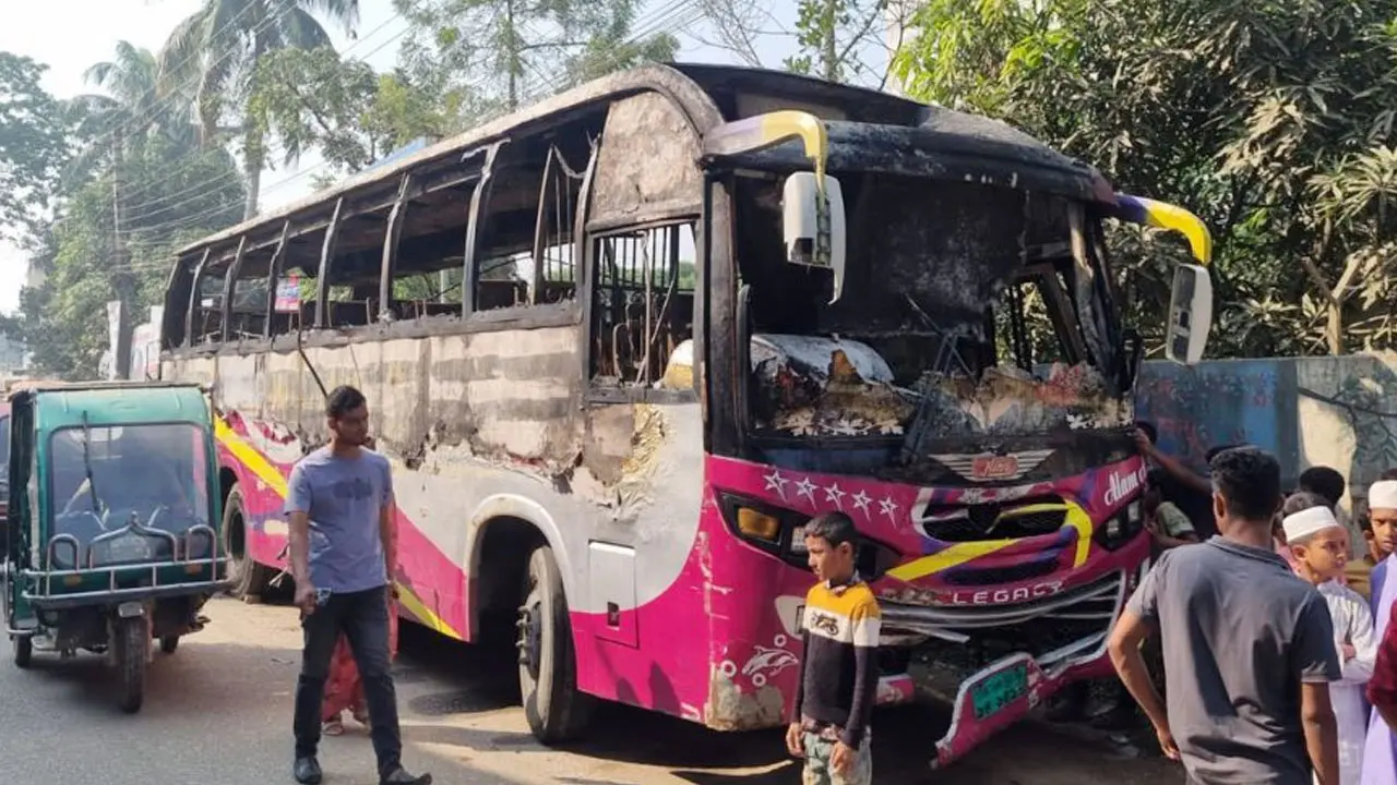 ময়মনসিংহে বাসে আগুন দেওয়ার ঘটনায় মামলা, আ.লীগ নেতা গ্রেপ্তার