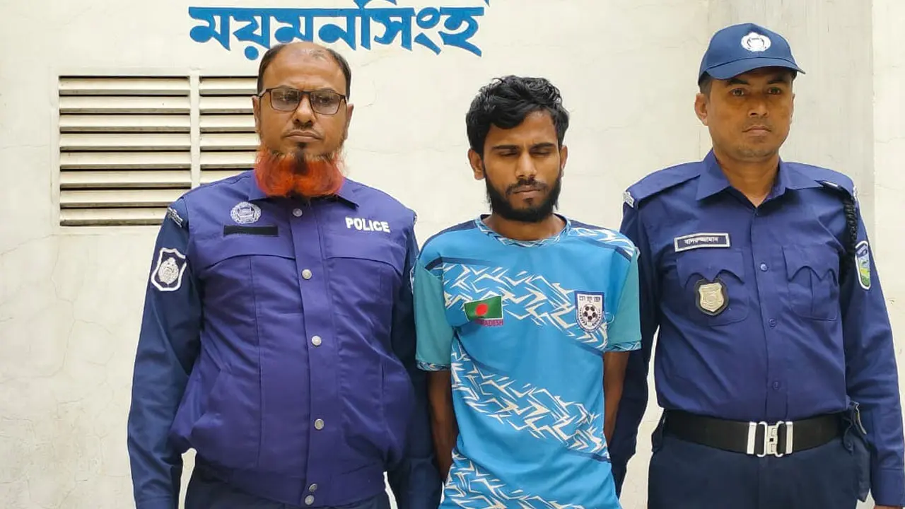 ময়মনসিংহে ট্রেনে অগ্নিসংযোগের ঘটনায় যুবলীগ কর্মী গ্রেপ্তার
