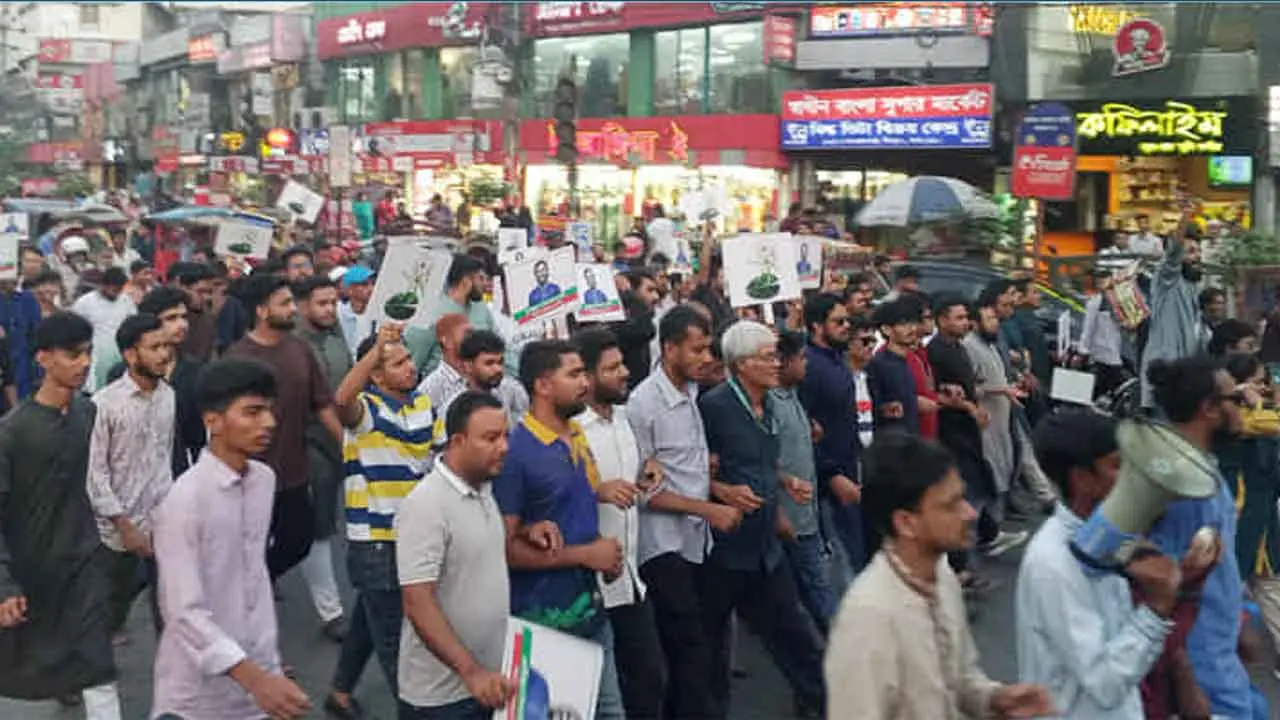 নিবন্ধন ও ‘শাপলা কলি’ প্রতীক অর্জনে এনসিপির আনন্দ মিছিল