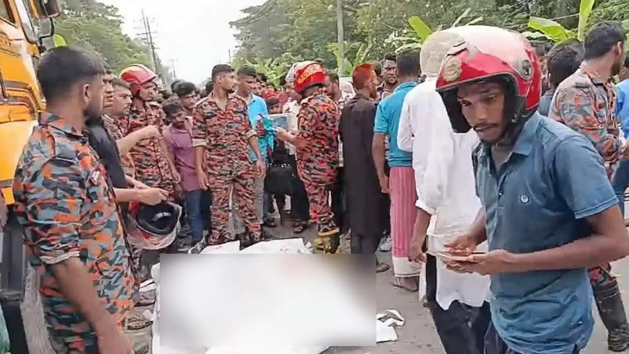 নোয়াখালীতে ট্রাকচাপায় অটোরিকশার চালকসহ ৬ যাত্রী নিহত