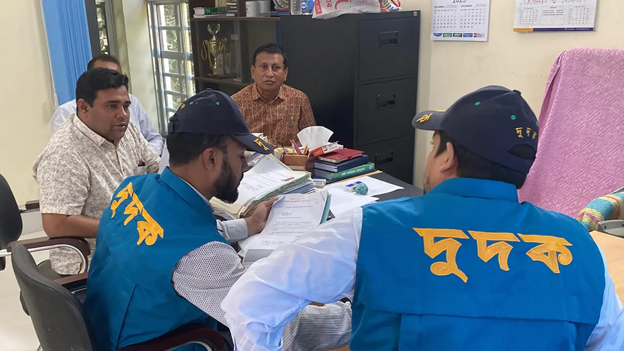 নোয়াখালীতে কৃষি অফিসের যন্ত্রপাতি ক্রয় ও ভর্তুকিতে নানা অনিয়ম
