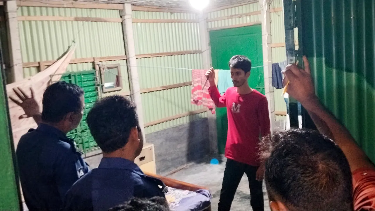 নামাজরত অবস্থায় বাবাকে কুপিয়ে হত্যা করল মাদকাসক্ত ছেলে