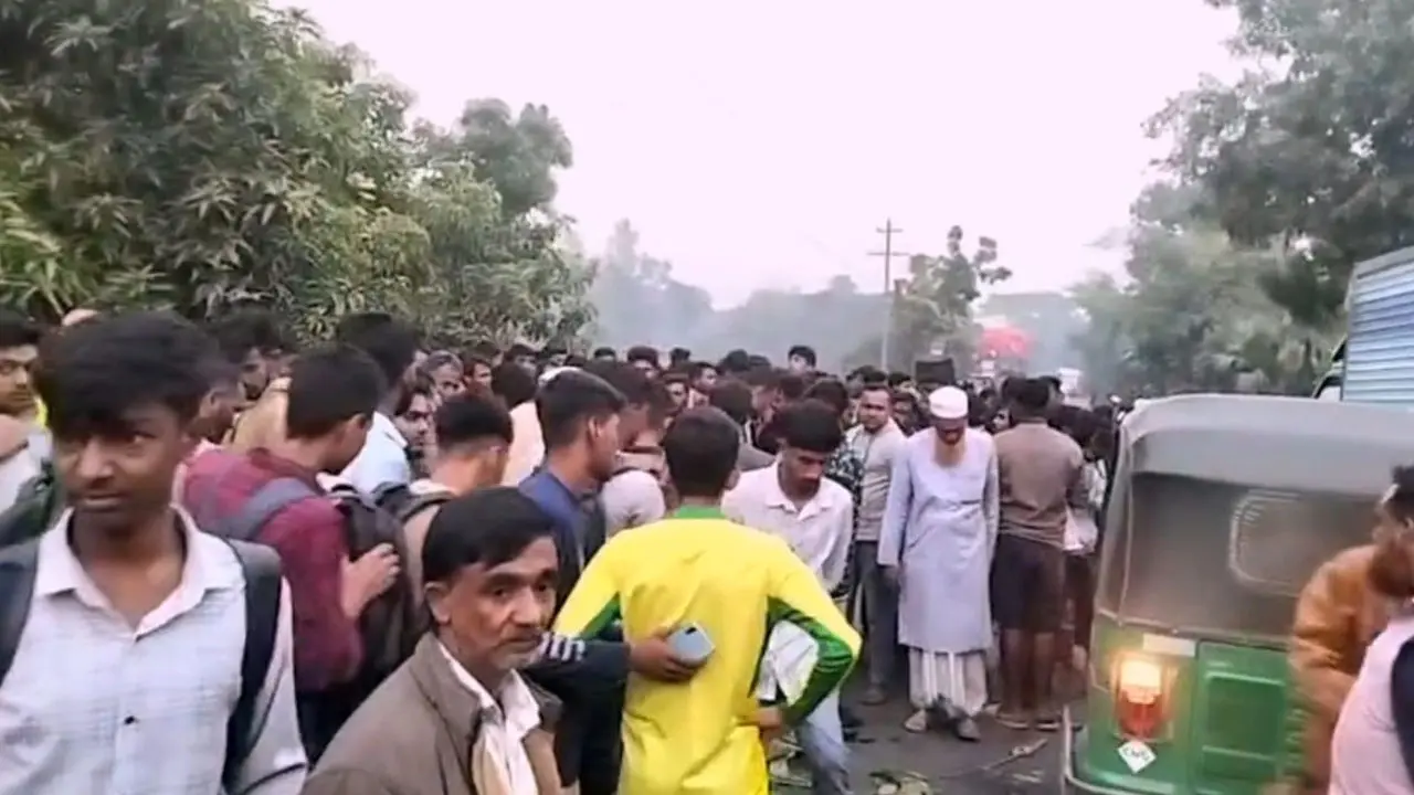 ‎পাবনায় ট্রাকচাপায় প্রাণ গেল বাবা–মেয়ের