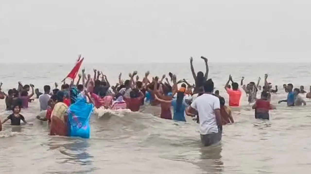 পুণ্যস্নানের মধ্য দিয়ে শেষ হলো রাসপূজা, মেলা চলবে ৫ দিন