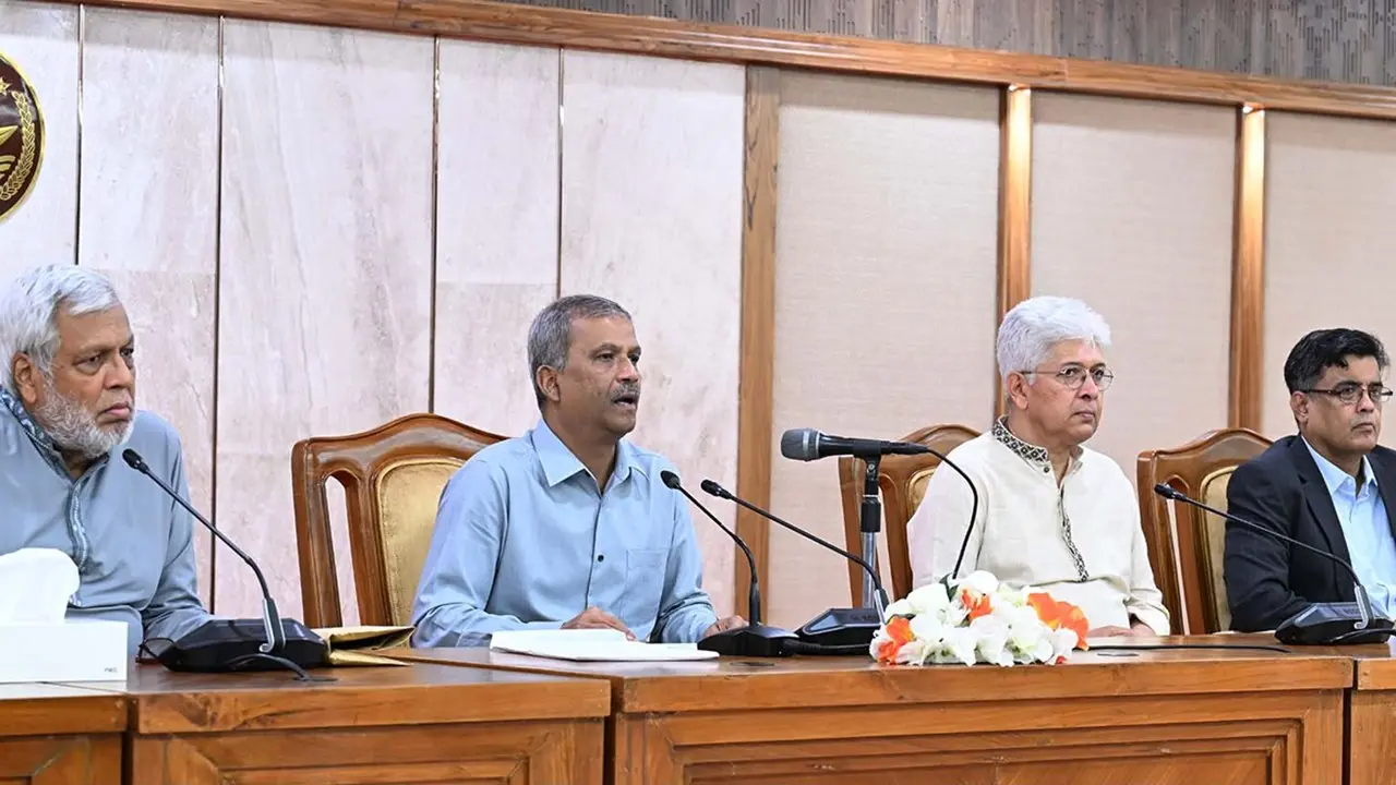 অপেক্ষা করেও রাজনৈতিক মতামত না পেলে নিজের মতো পদক্ষেপ নেবে সরকার
