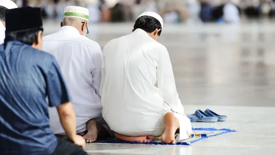 ইচ্ছাকৃত জুমার নামাজ ছেড়ে দেওয়ার ক্ষতি