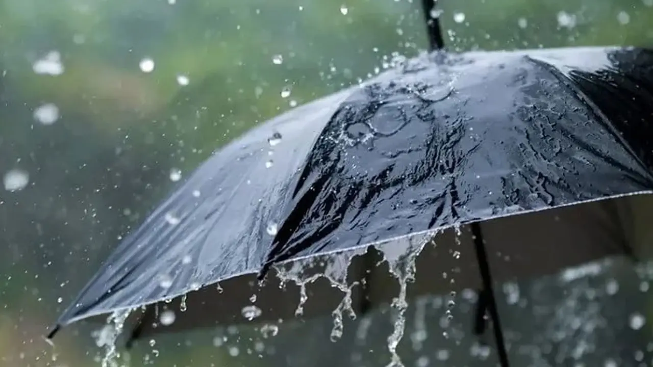 ঢাকায় হালকা বৃষ্টির সম্ভাবনা, কমবে গরম
