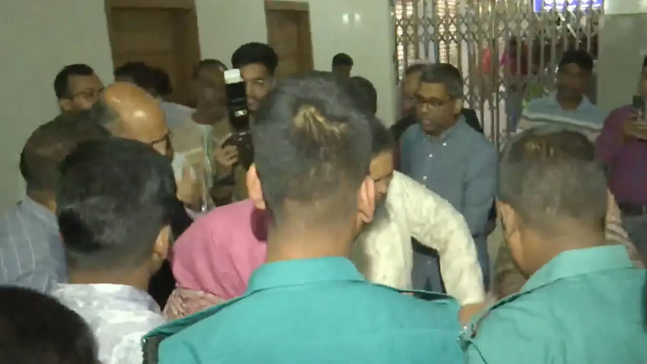 বিচারকের বাসায় ঢুকে ছুরিকাঘাতে ছেলেকে হত্যা