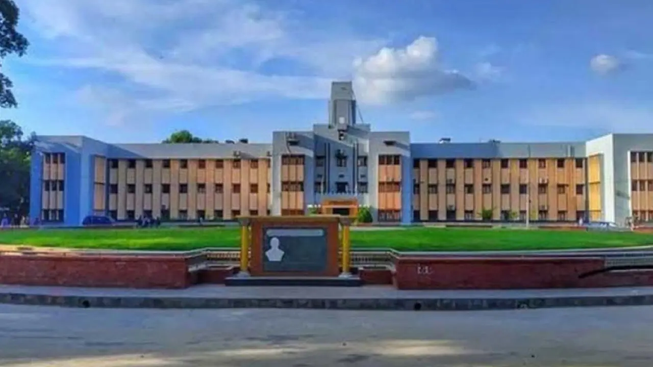 রাবির ট্যুরিজম বিভাগের দুই শিক্ষককে সাময়িক অব্যাহতি