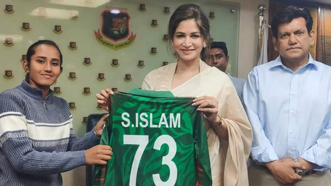 নারী অনূর্ধ্ব-১৯ দলের সঙ্গে শুভেচ্ছা বিনিময়, যা বললেন রুবাবা