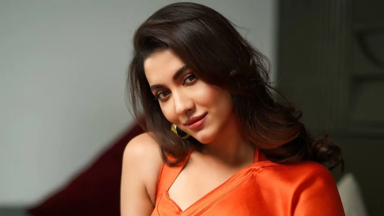 ‘দিদি নম্বর ওয়ানের’ মঞ্চ মাতাবেন রুক্মিণী