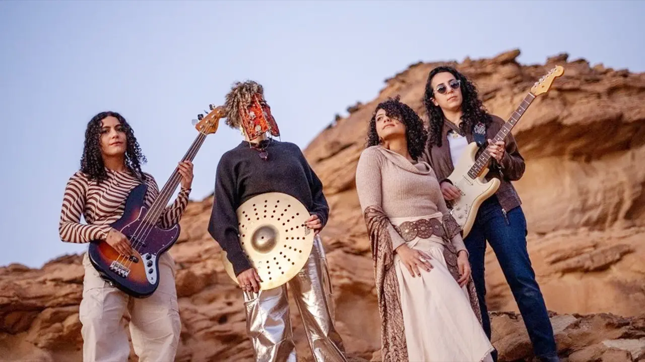 নেচে গেয়ে ইউরোপ মাতাচ্ছে সৌদির একমাত্র নারী ব্যান্ড দল