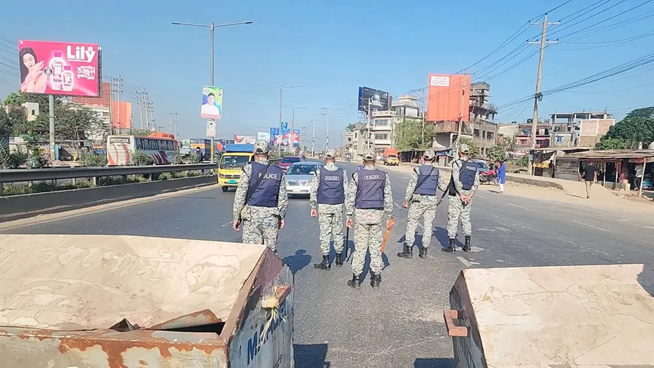 ঢাকা-আরিচা মহাসড়কে পুলিশের কঠোর তল্লাশি