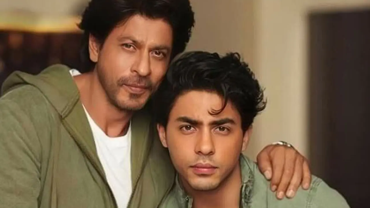 শাহরুখকে এখনই নিজের সিনেমায় নিতে চান না আরিয়ান!