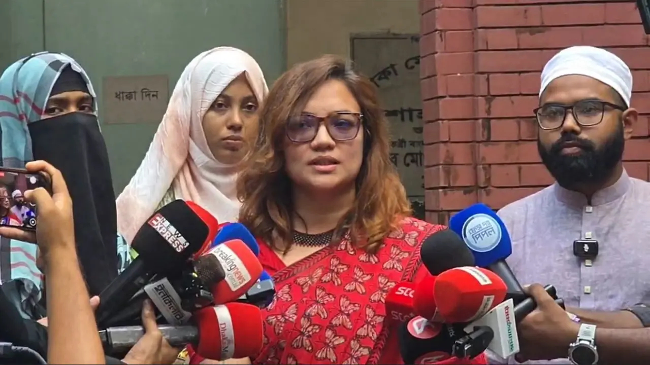 সাংবাদিক ও লেখকসহ চারজনের বিরুদ্ধে ঢাবি শিক্ষিকার মামলা