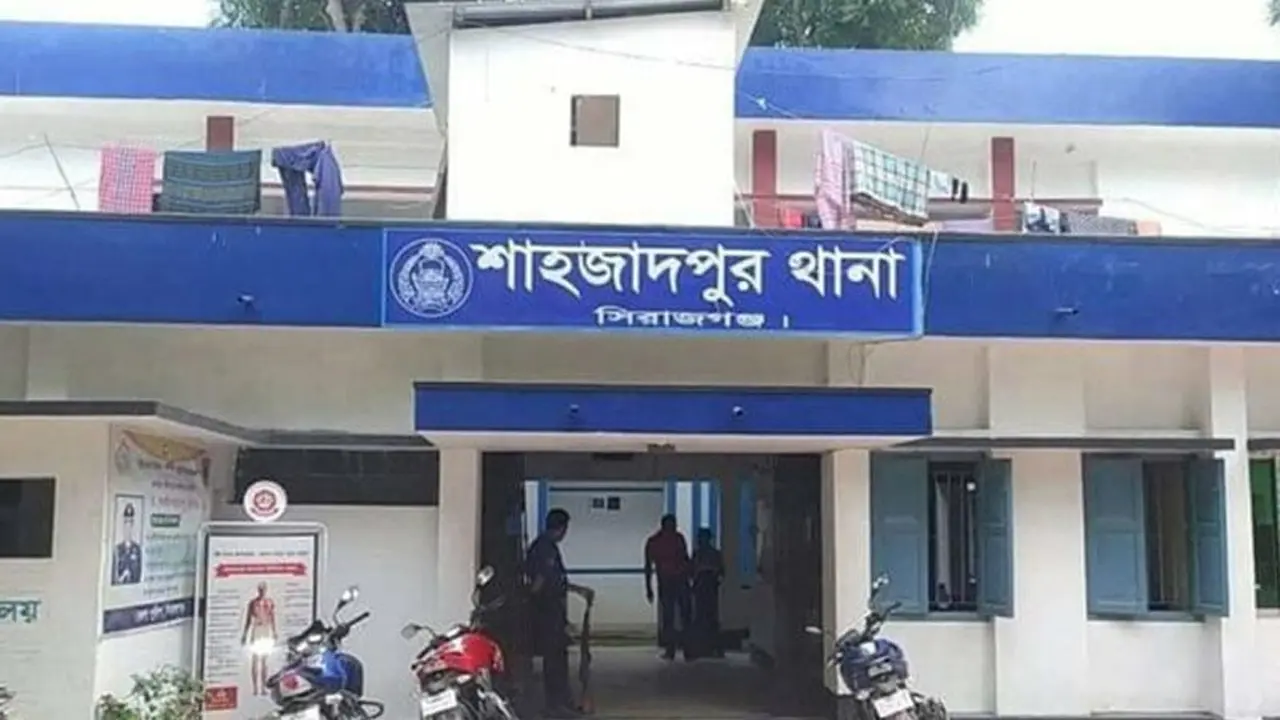 সিরাজগঞ্জে আ. লীগের মিছিলের প্রস্তুতিকালে তিনজন আটক