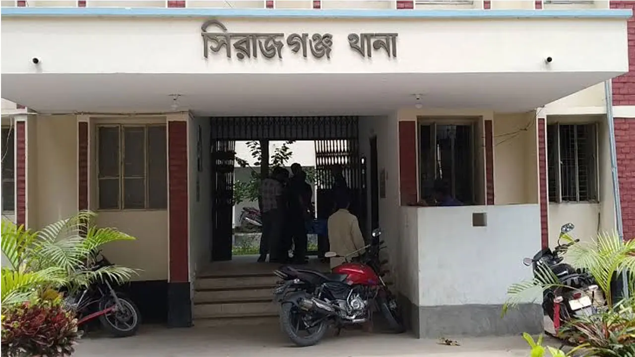সিরাজগঞ্জে বাসচাপায় প্রাণ গেল তরুণের
