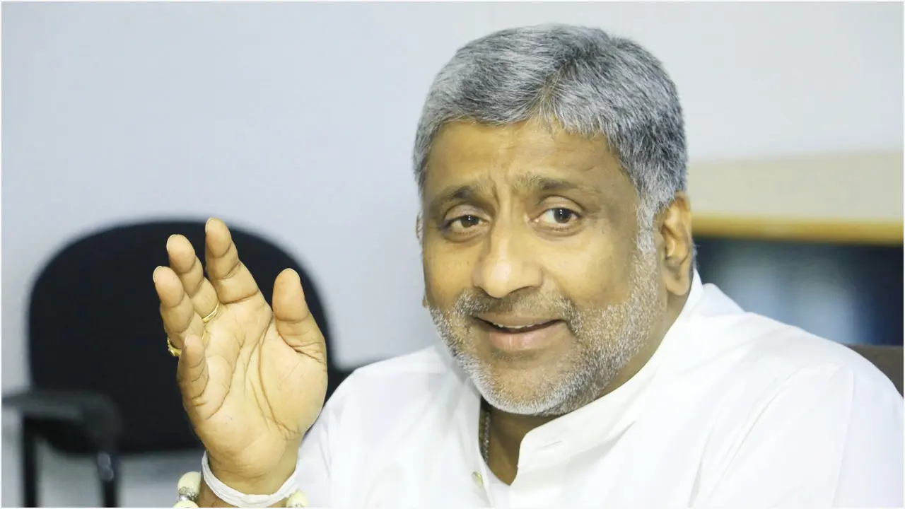 জালিয়াতির অভিযোগে শ্রীলঙ্কার সাবেক পর্যটনমন্ত্রী গ্রেপ্তার