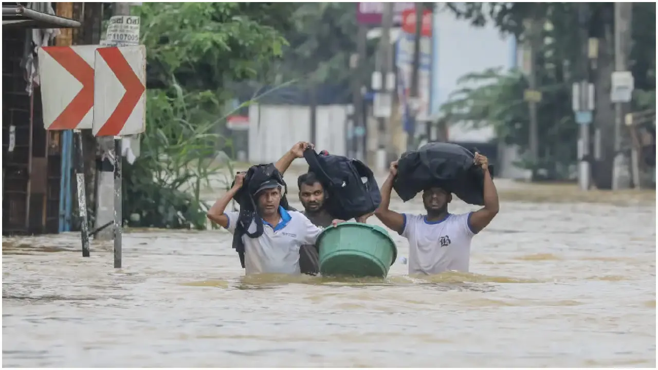 বন্যা-ভূমিধসে বিপর্যস্ত শ্রীলঙ্কা, প্রাণহানি বেড়ে ২০০ ছুঁইছুঁই
