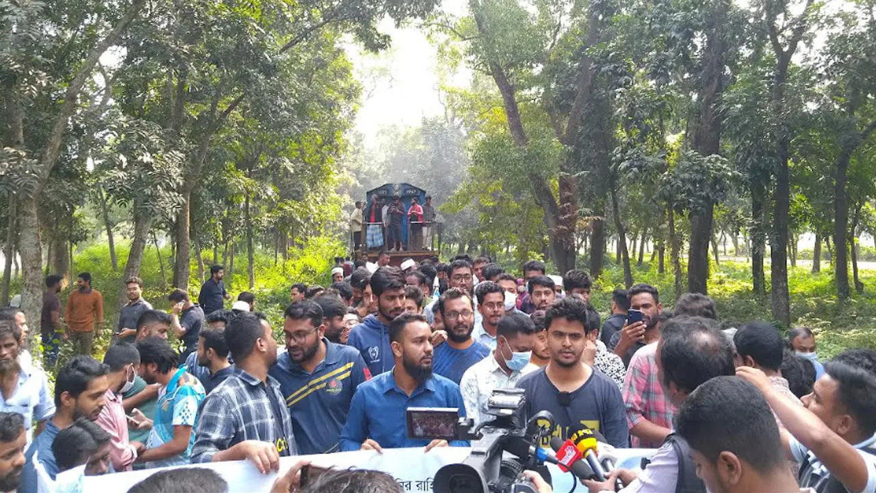 বাকৃবি শিক্ষার্থীদের অবরোধ, ঢাকা-ময়মনসিংহ ট্রেন চলাচল বন্ধ