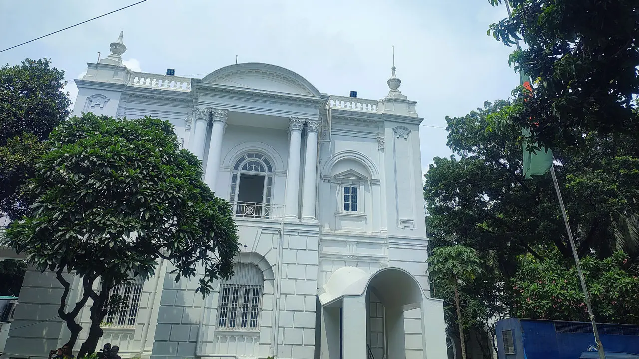 পুলিশ হত্যার এক প্রশ্ন গড়াল তর্কে, হট্টগোলে শেষ ‘ঘণ্টা’