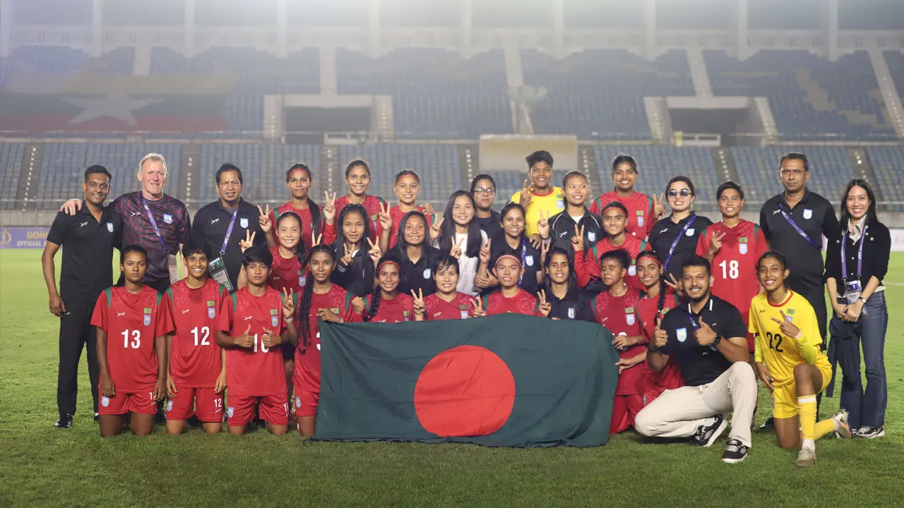 ঋতুপর্ণাদের বেতন ১০০ ভাগ বাড়ানোর চেষ্টা ক্রীড়া উপদেষ্টার