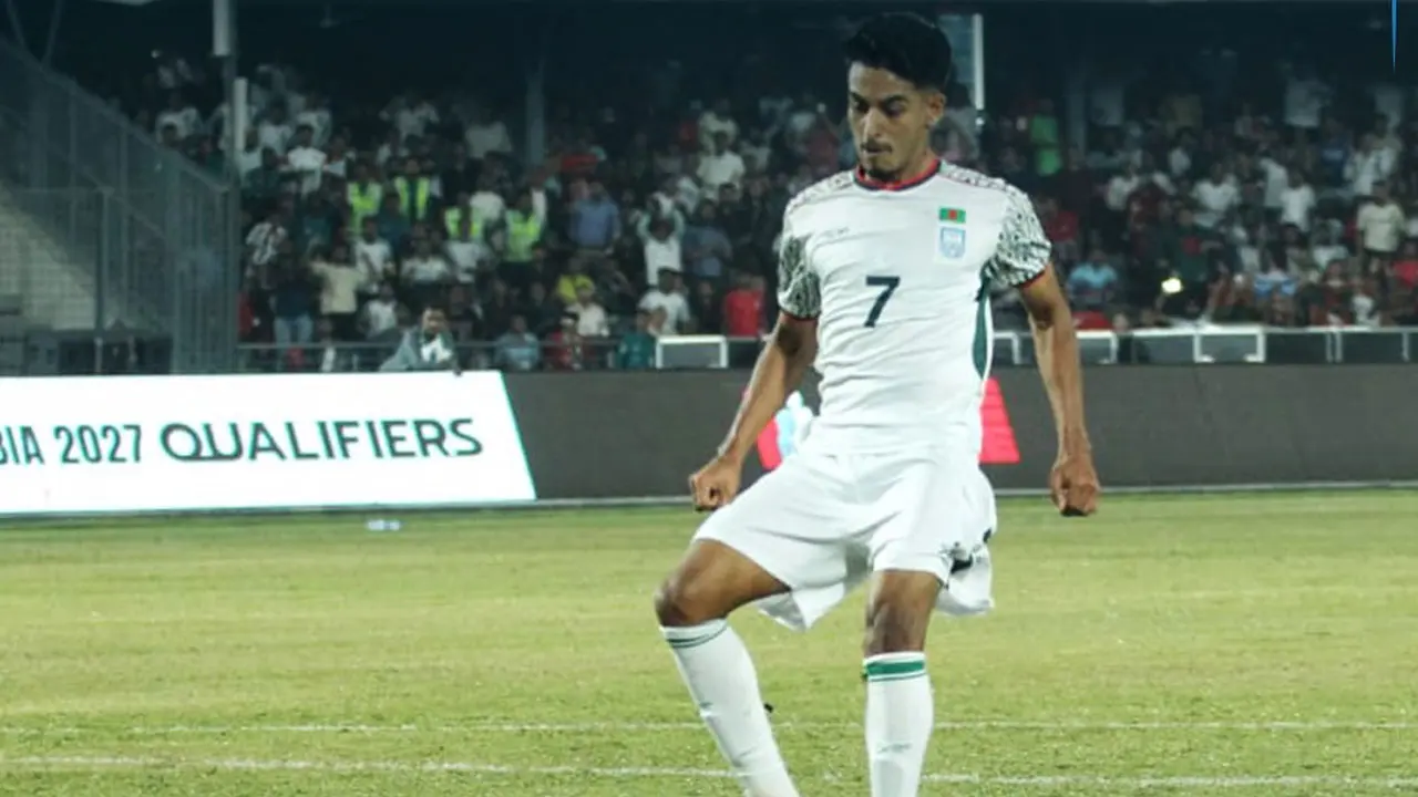 মোরসালিনের গোলে এগিয়ে বাংলাদেশ, ‘দিল্লি না ঢাকা’ স্লোগান দর্শকদের