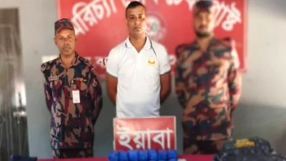 কক্সবাজারে ৪০ হাজার ইয়াবাসহ নৌবাহিনীর ভুয়া সদস্য আটক