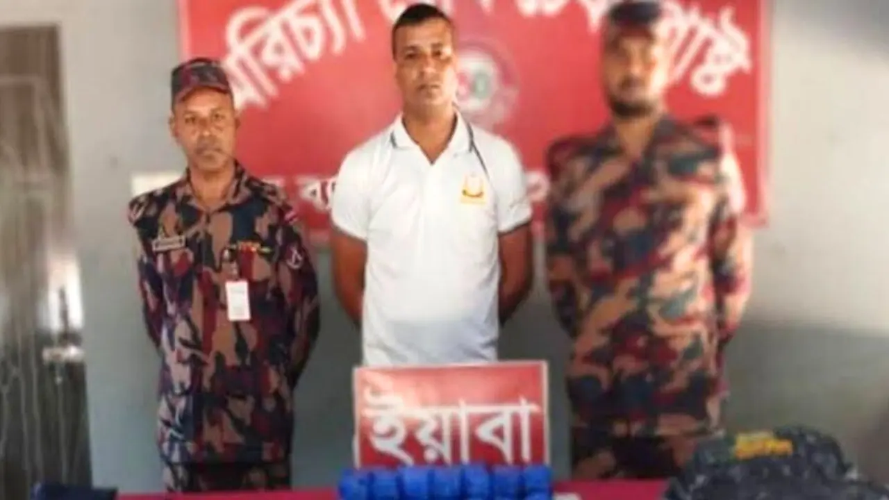 কক্সবাজারে ৪০ হাজার ইয়াবাসহ নৌবাহিনীর ভুয়া সদস্য আটক