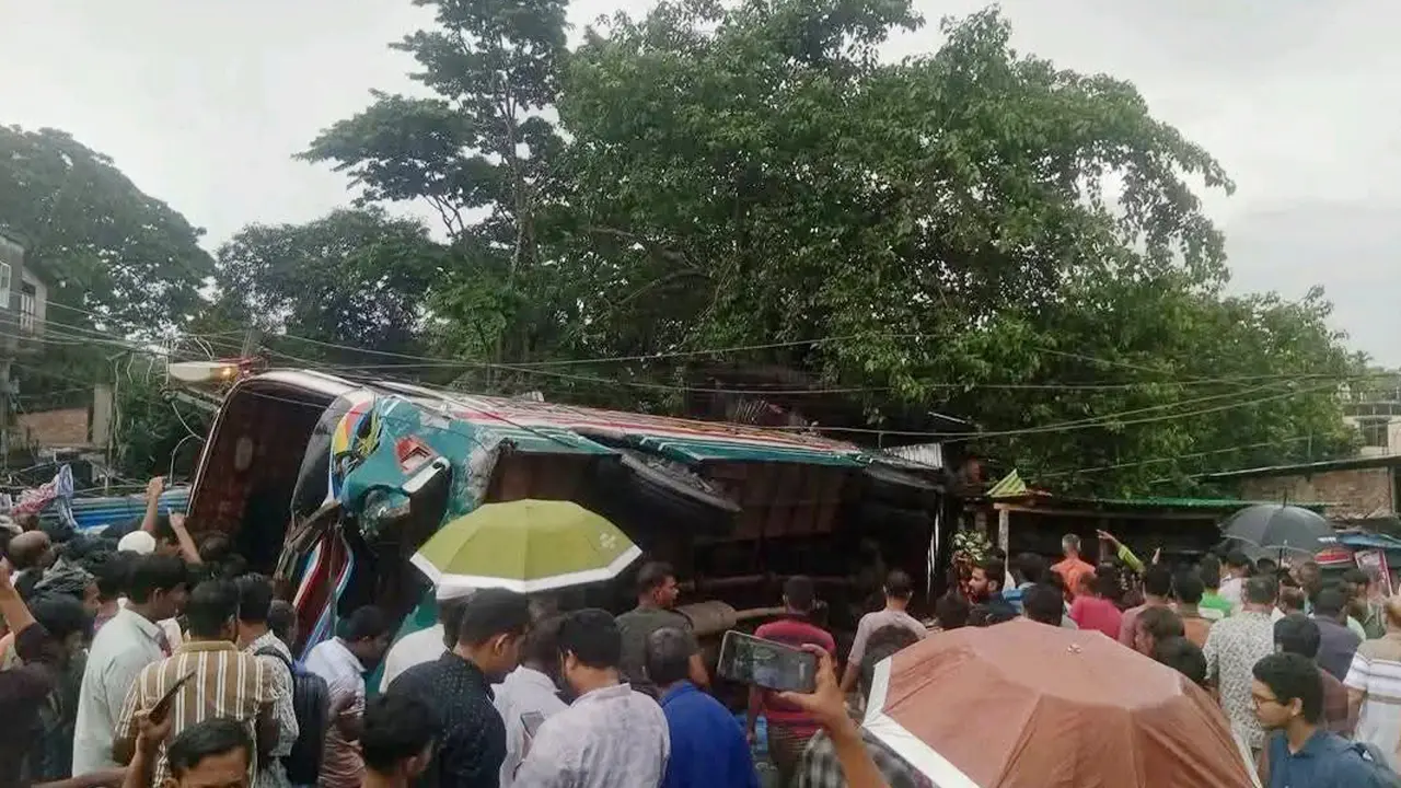 দাগনভূঞায় বাস দুর্ঘটনায় নিহত ৩, চালকের বিরুদ্ধে মামলা