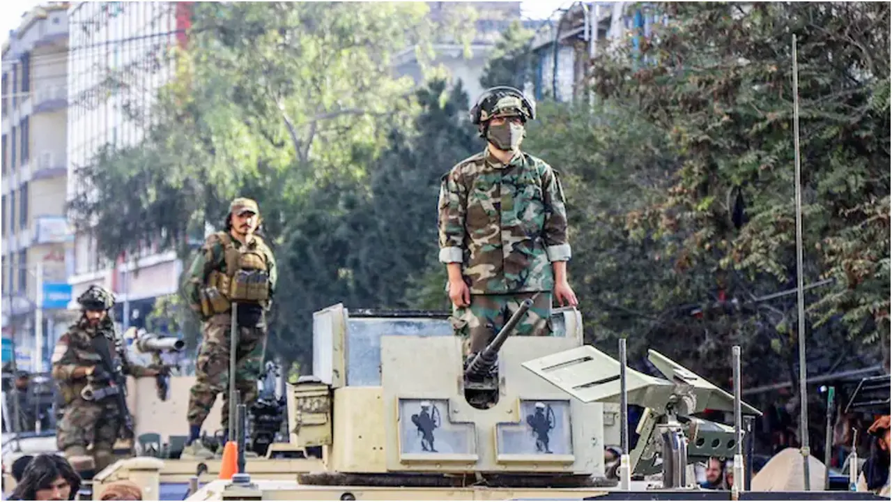 পাকিস্তান-আফগানিস্তান সীমান্তে ভয়াবহ সংঘর্ষ, নিহত কয়েক ডজন