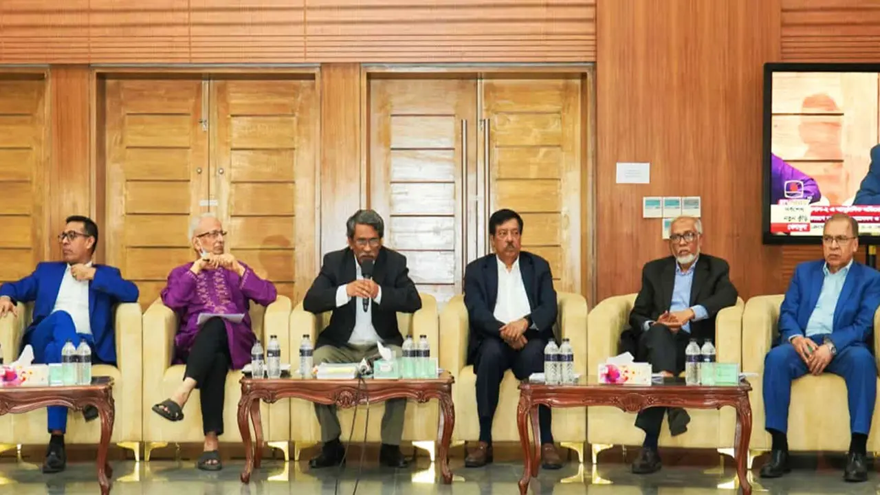 একাধিক বাস্তবায়ন প্রক্রিয়ার প্রস্তাব দেবে কমিশন : আলী রীয়াজ