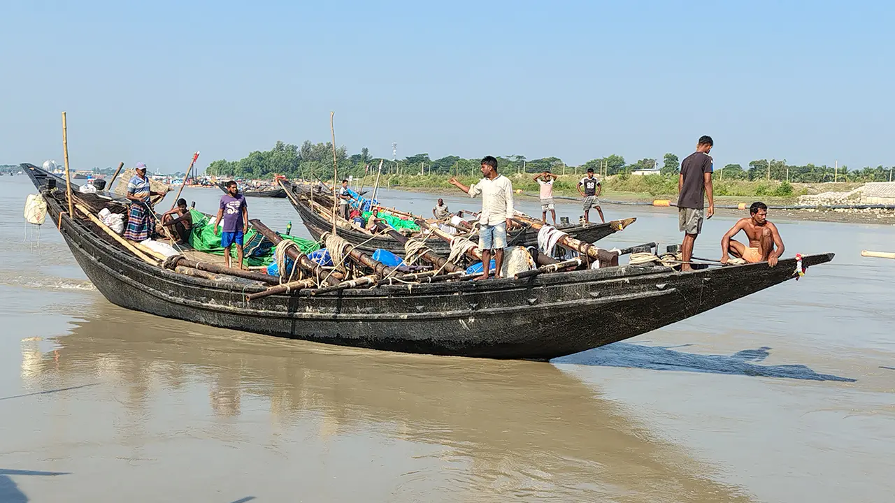 ঋণের বোঝা ও দস্যু আতঙ্কে জেলেদের দুশ্চিন্তা