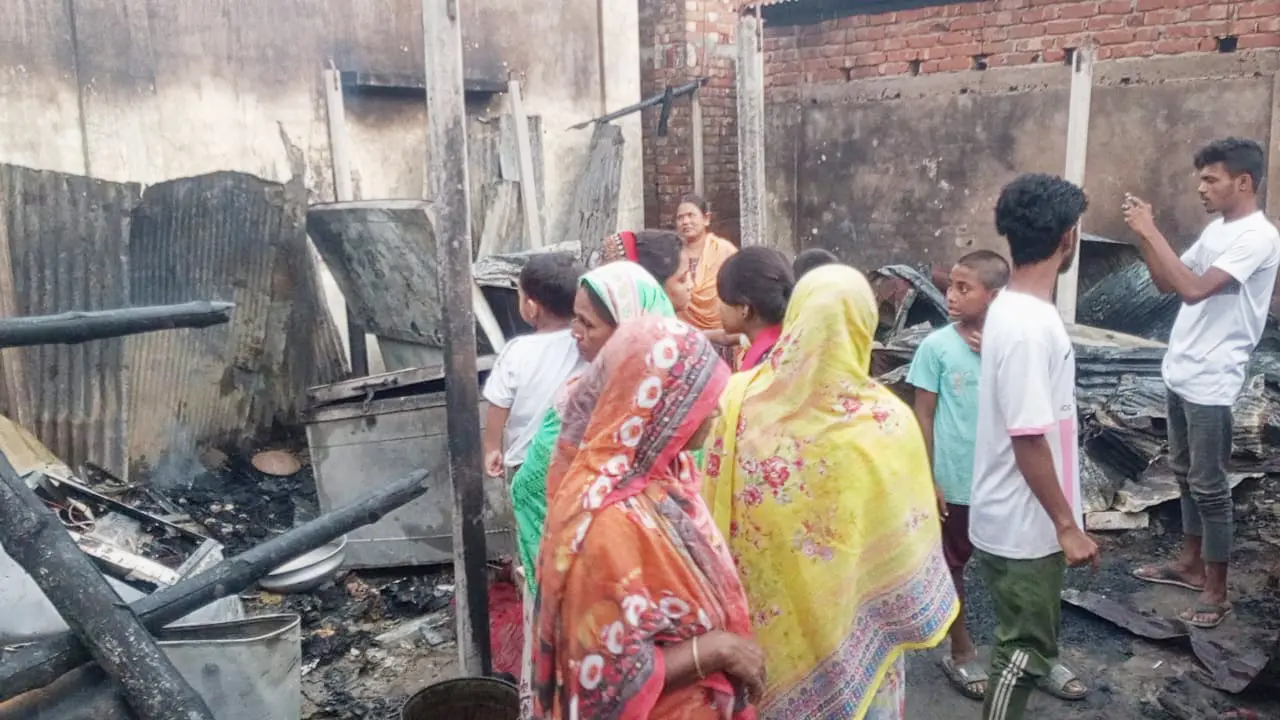 বগুড়ায় মাদক ও আধিপত্য বিস্তার নিয়ে সংঘর্ষ-অগ্নিসংযোগ, আহত ৩