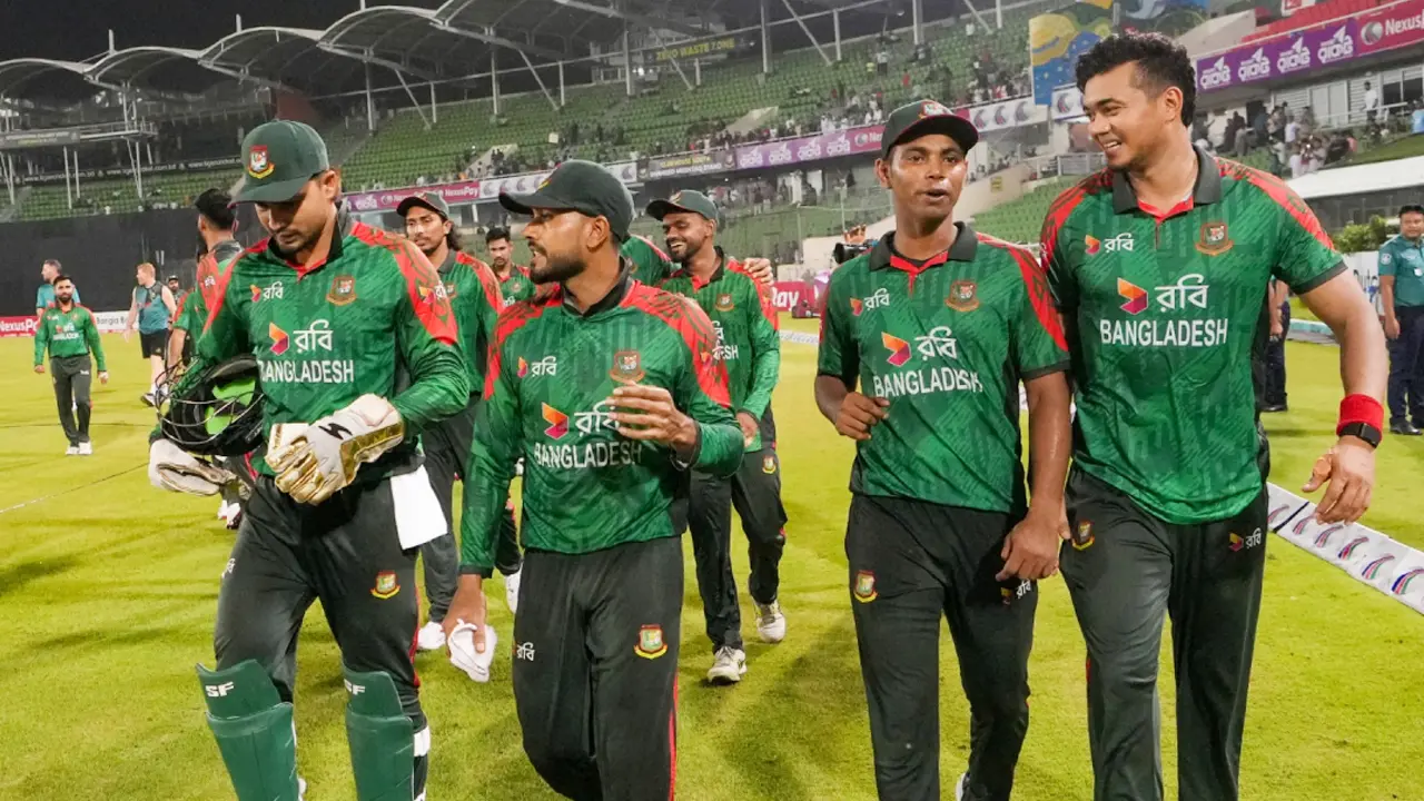 ৫৩৪৯ দিন পর এমন কীর্তি গড়লেন মিরাজ-রিশাদরা