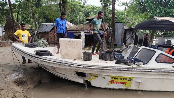 মেঘনায় কোস্ট গার্ড ও মৎস্য কর্মকর্তার ওপর হামলা