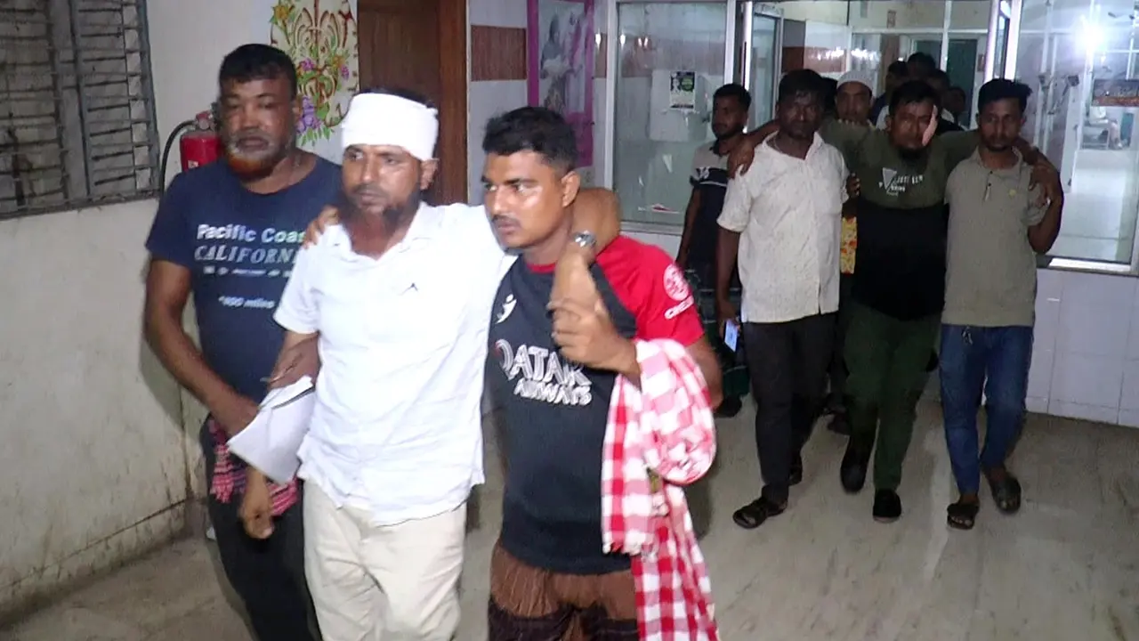 মেঘনা নদীতে অভিযানে জেলেদের হামলায় আহত ১২, আটক ২৭