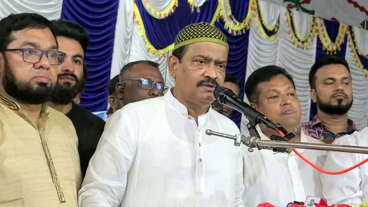 হাসিনা-রেহানা দেশের ১১ বছরের বাজেট লুটপাট করেছে : আবুল খায়ের