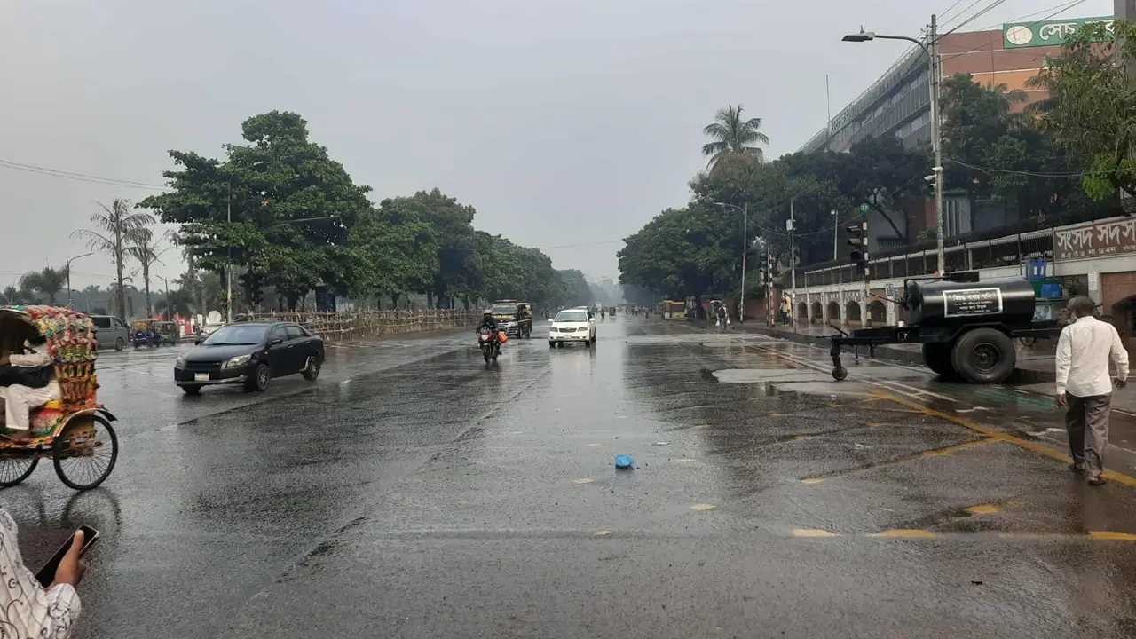 লাঠিচার্জের পর সংসদ ভবন এলাকা নিয়ন্ত্রণে নিয়েছে পুলিশ