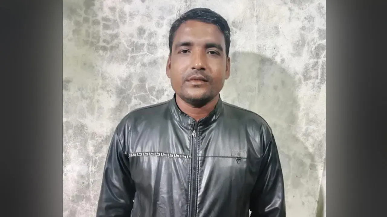 গভীর রাতে বিধবার ঘরে কৃষকদল নেতা, পদ থেকে বহিষ্কার