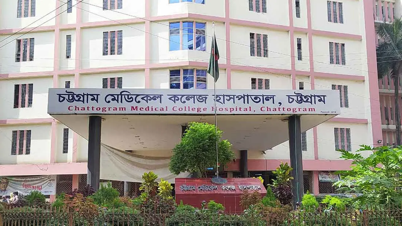 চট্টগ্রামে বাসচাপায় নারীর মৃত্যু