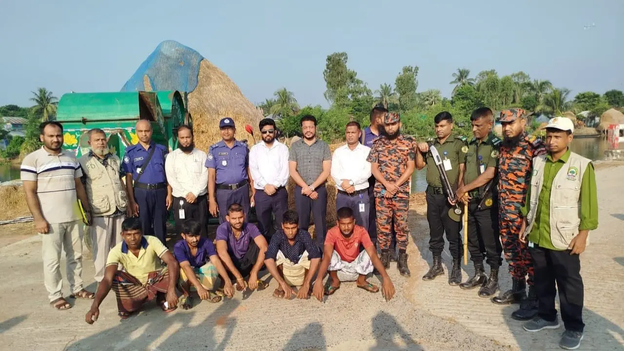 শামুক-ঝিনুক নিধন বন্ধে চলনবিলে অভিযান, জরিমানা আদায়