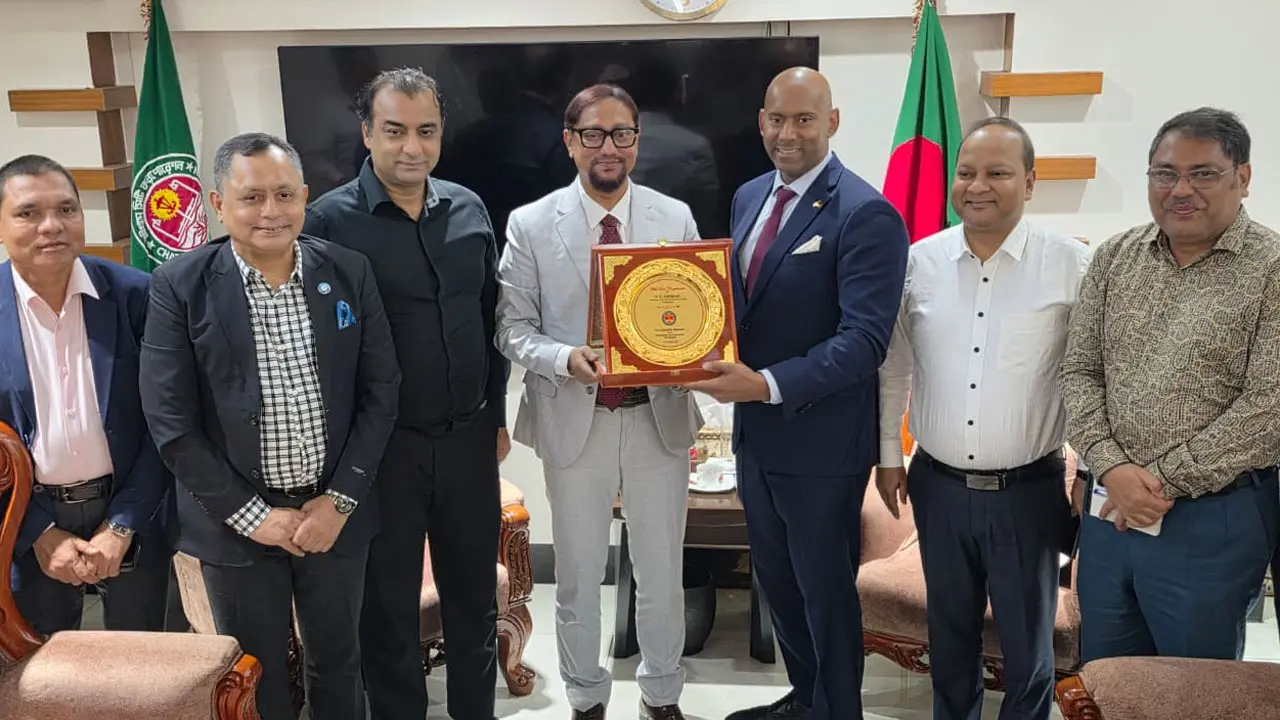 শিক্ষা ও স্বাস্থ্যখাতের উন্নয়নে কানাডার সহযোগিতা চাইলেন মেয়র