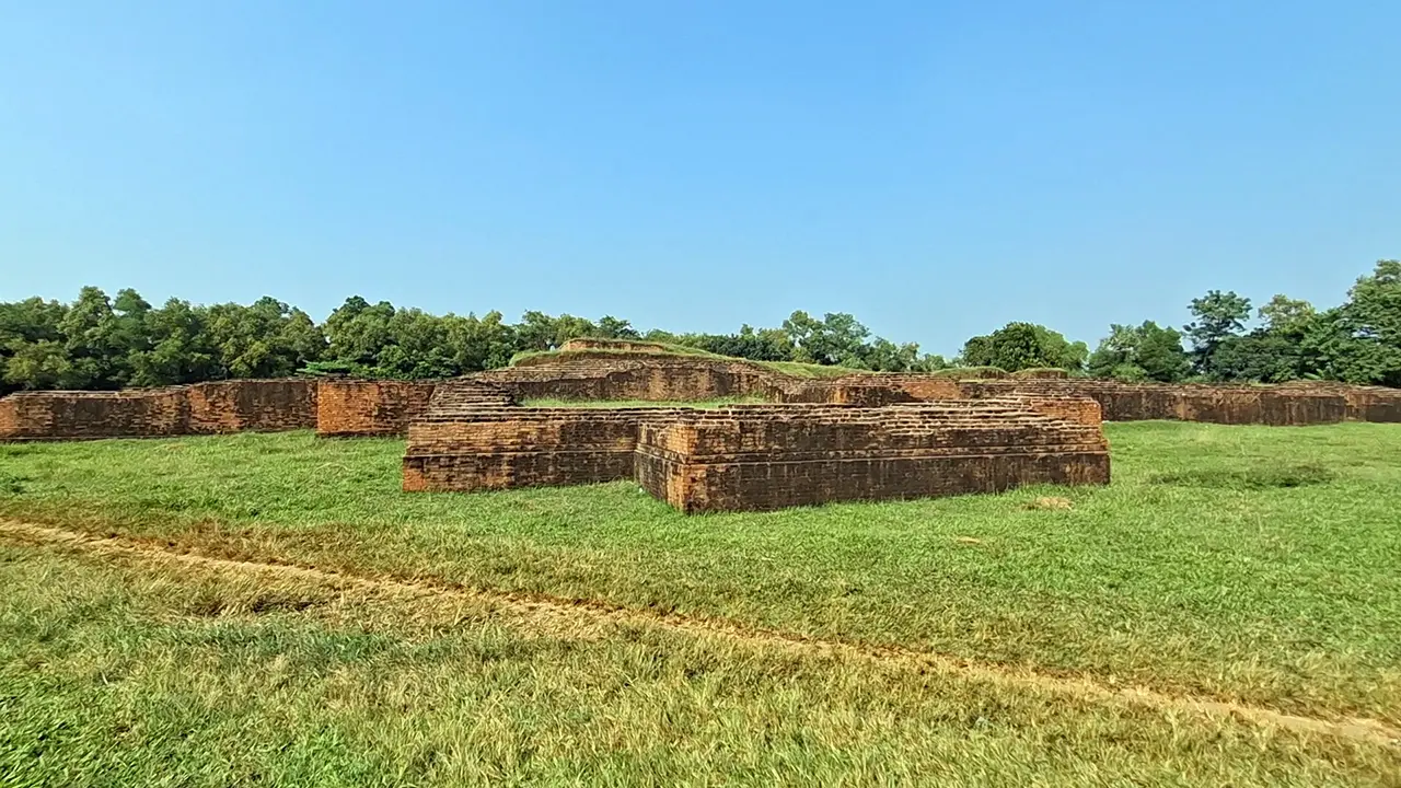 হাজার বছরের অনন্য নিদর্শন ময়নামতি রাণীর প্রাসাদ