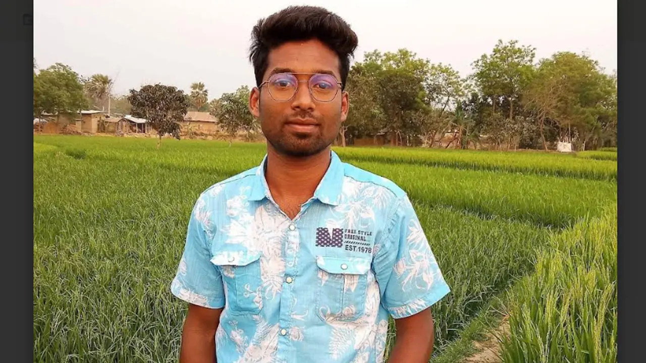ঘরে খাটের ওপরে পড়েছিল এনজিওকর্মীর মরদেহ